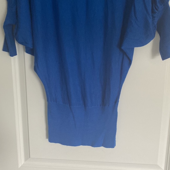 TCEC BLUE SWEATER TOP SIZE S - Picture 4 of 7